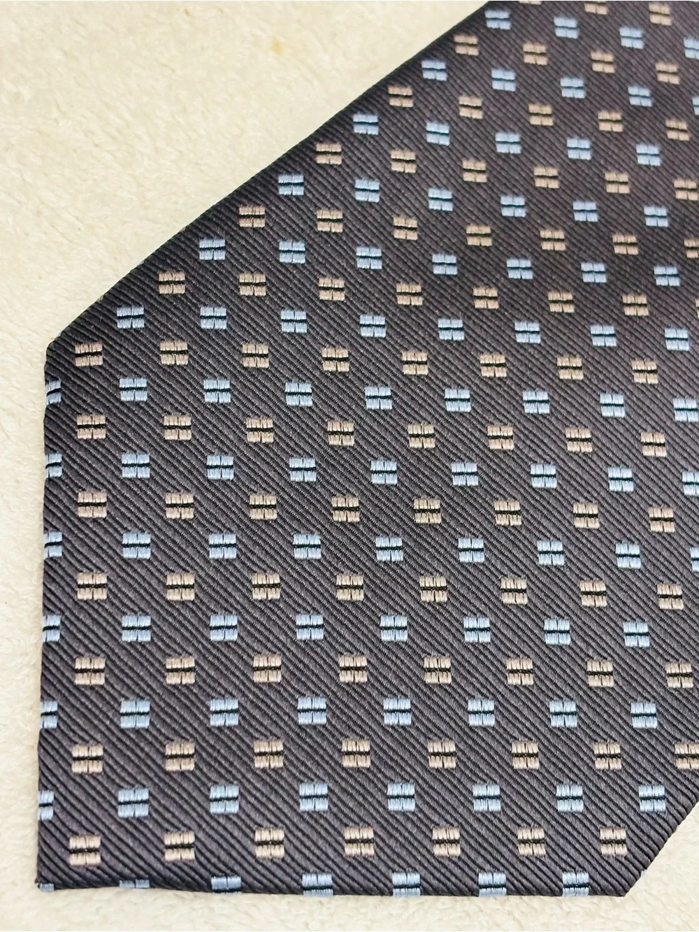 Brand New Stylish Tie By Daniel Gray - Tie Width Is 4 Inches